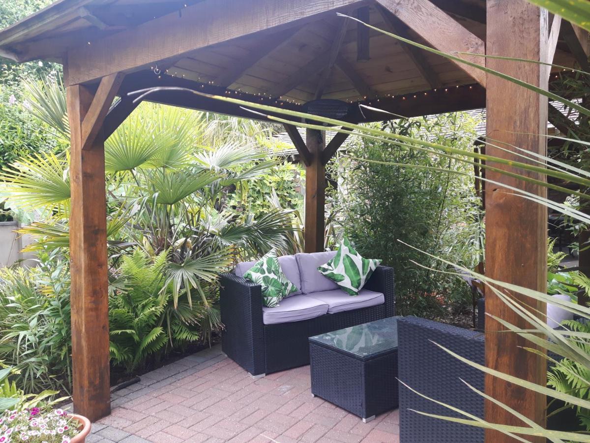 Cabin Set In A Beautiful Romantic Tropical Garden Sutton Coldfield Buitenkant foto