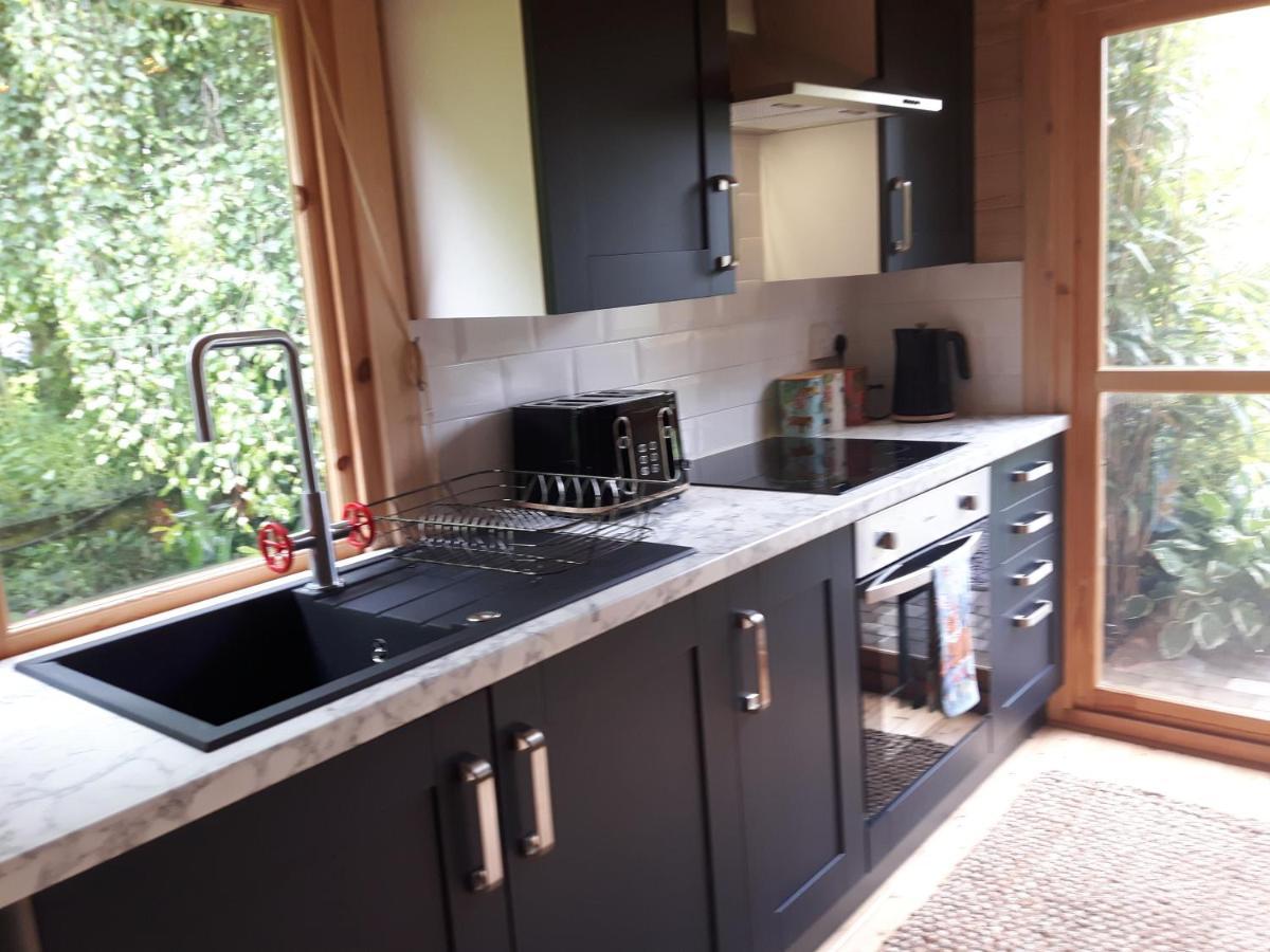 Cabin Set In A Beautiful Romantic Tropical Garden Sutton Coldfield Buitenkant foto